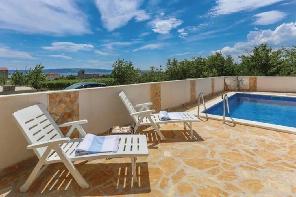 Villa Golub Kastel Stari 0*,  Croatia